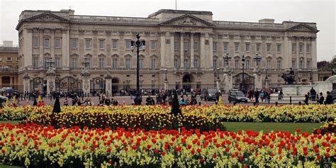 Buckingham Palace History & Facts - Inside Queen Elizabeth II's London Residence