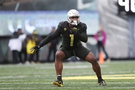 Oregon football defensive end Jordan Burch continues to practice, ‘closer to being ready’ for ...