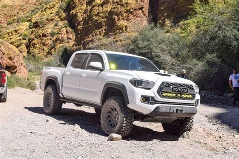 3rd Gen White Tacomas - Post them up! | Toyota tacoma 4x4, Toyota ...