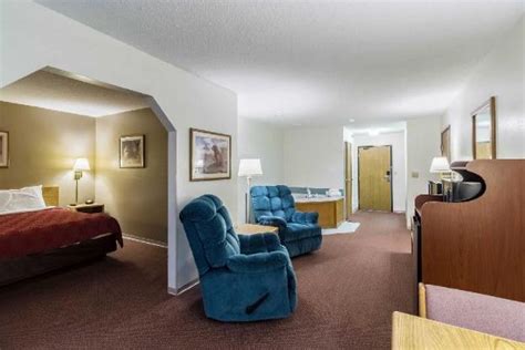 Budget Hotel in Ortonville (MN) : Econo Lodge Ortonville Ortonville (MN ...