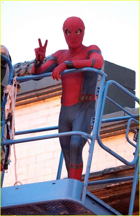 Tom Holland Suits Up on the Set of 'Spider-Man: Homecoming': Photo ...