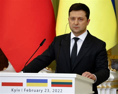 Ukrainian president pleads for peace amid increasing Russian threat ...