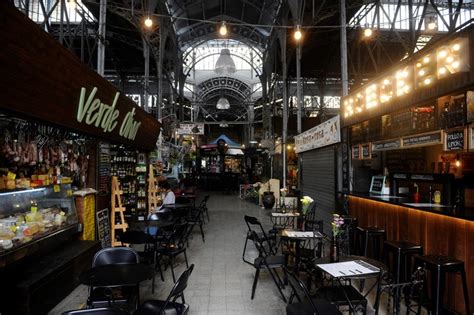 El Mercado de San Telmo: un ícono porteño donde la oferta gourmet ...