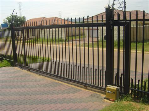 Palisade Fencing - Steel Security Man