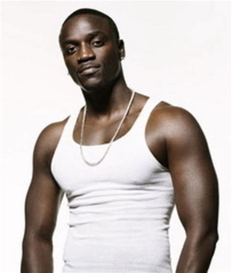 Akon `Beautiful` clip nou