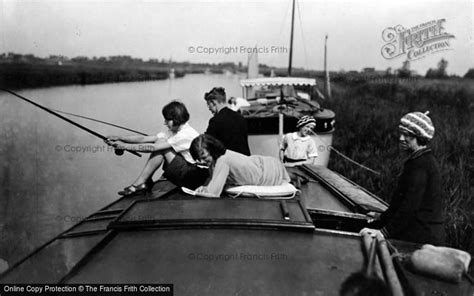 Photo of Oulton Broad, Boating On The River c.1939