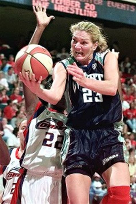 Women's college basketball - Sue Wicks, five others to be inducted