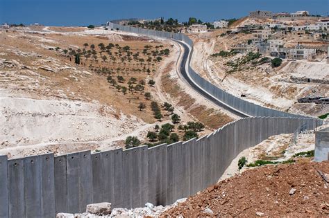 Israeli West Bank wall at Abu Dis | Israeli West Bank separa… | Flickr