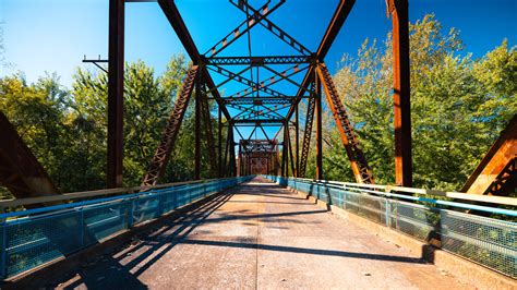 Visiting the Old Chain of Rocks Bridge (Pictures)