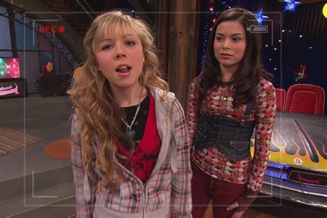 Why Isn't Sam in the 'iCarly' Reboot?