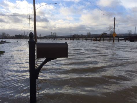 Snohomish River swells to near-record flooding conditions | king5.com