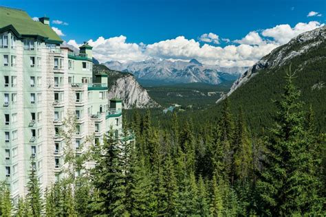 BEST Hotels in Banff - Stay in Downtown Banff & Elsewhere (2024)