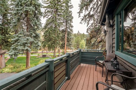 TreeHouse Suite | Highland Haven Creekside Inn