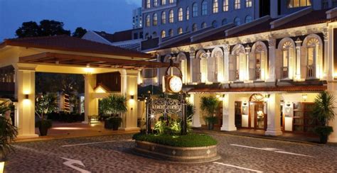 Village Hotel Albert Court – Courtyard Night | DestinAsian Indonesia