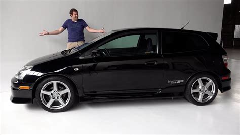 The 2004 Honda Civic Si Is a Quirky, Forgotten Hot Hatchback - YouTube