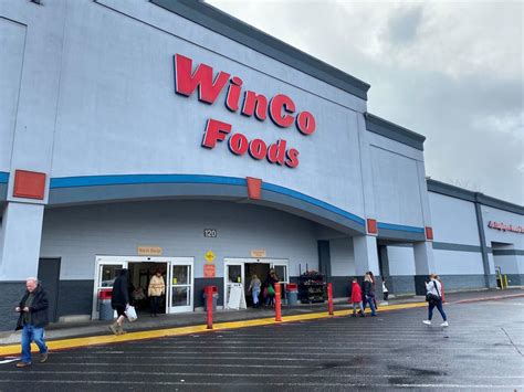 Following local grocery trend, WinCo adds 'senior shopping hours'