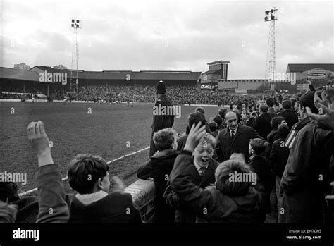 Millwall fc hi-res stock photography and images - Alamy