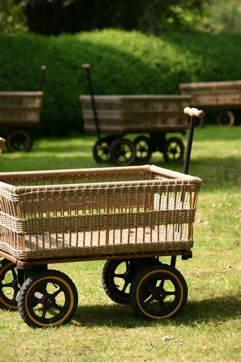 10 Easy Pieces: Garden Carts and Wagons: Gardenista