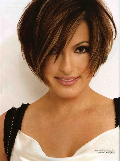 Olivia Benson Short Hairstyles - Wavy Haircut