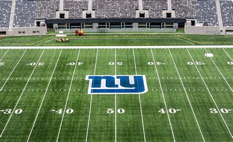 Giants will have own logo at midfield at MetLife Stadium