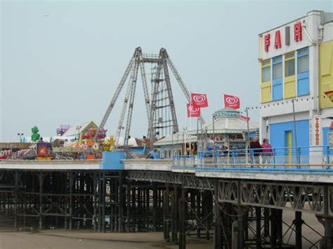 Central Pier Blackpool © Jim Goldsmith cc-by-sa/2.0 :: Geograph Britain and Ireland