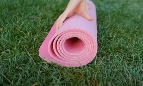 Fitness Mat vs. Yoga Mat: What’s the Difference? - FitnessProfy