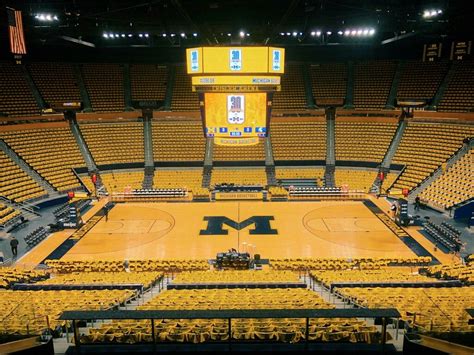 Pin by Mitchell Hoag Howard on Michigan Basketball | University of ...