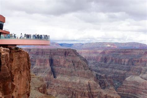 Man dies after falling 4,000 feet from Grand Canyon Skywalk