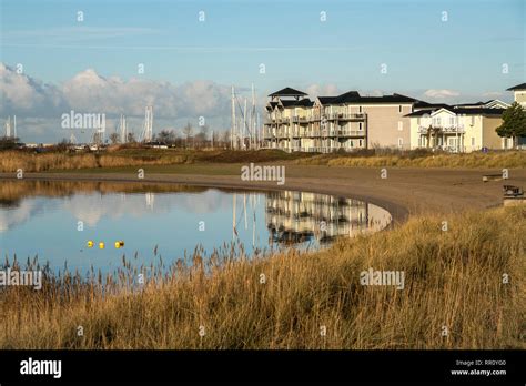 Strand beim Ferienpark Cape Helius, Hellevoetsluis, Südholland ...