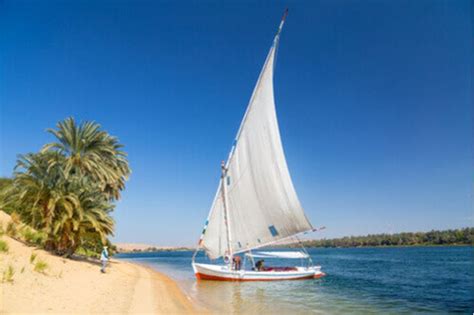 Snapshot: Felucca sailing on the Nile