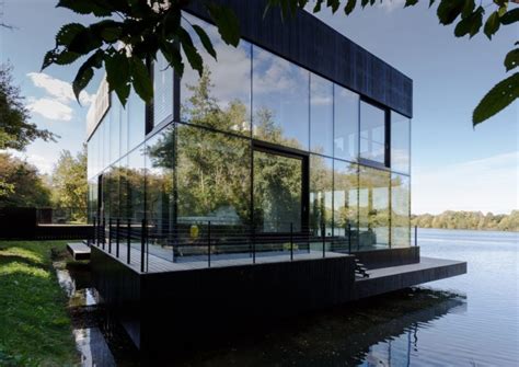 30+ Most Modern Glass Houses Designs