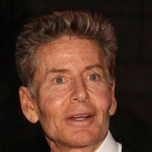 Calvin Klein - Bio, Facts, Family | Famous Birthdays