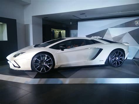 Lamborghini Aventador S launched at Rs. 5.01 crore - Throttle Blips