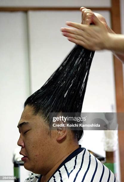 Sumo Wrestler Hair Photos and Premium High Res Pictures - Getty Images