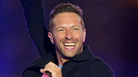 Coldplay Suspends Tour As Chris Martin Recovers From "Serious Lung ...