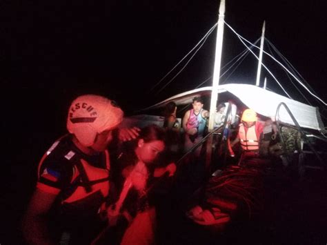 18 college students in island-hopping activity in Mactan rescued after boat malfunctions | Cebu ...