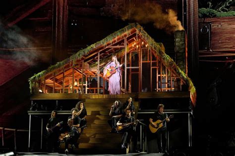 Taylor Swift Eras tour: Singer performs 44 songs over 3 hours! - BBC Newsround