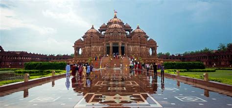 Top 5 most famous temples in North India