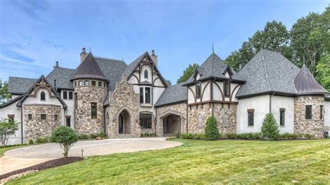 Carolina Panthers RB Christian McCaffrey is reported buyer of mansion ...