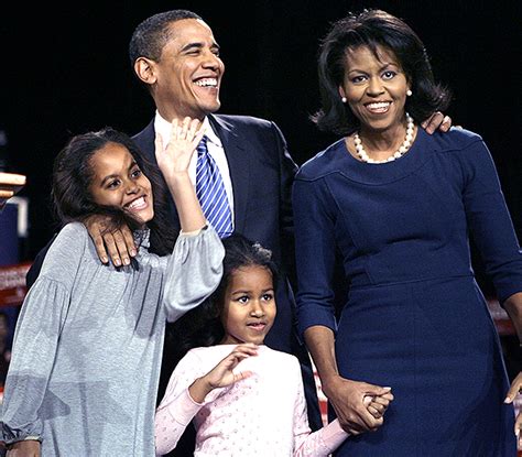 Michelle Obama’s Family Photos: Her Best Pics With Barack & Daughters – Hollywood Life