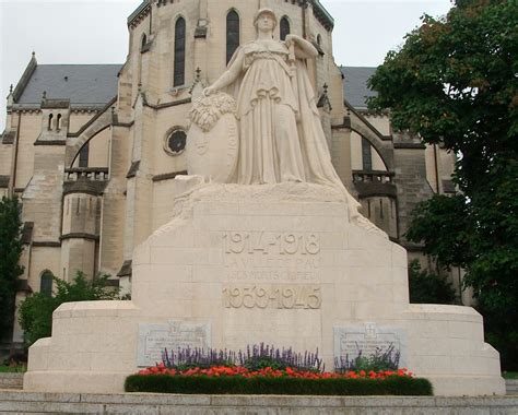 WW2 - The Second World War: The Pau War Memorial, France (64)