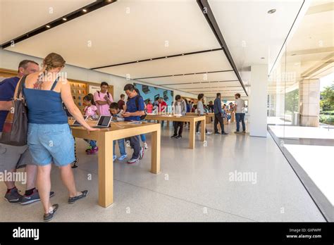 Apple Store California Stock Photo - Alamy