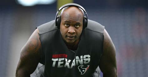 Laremy Tunsil exits Texans-Raiders game with injury