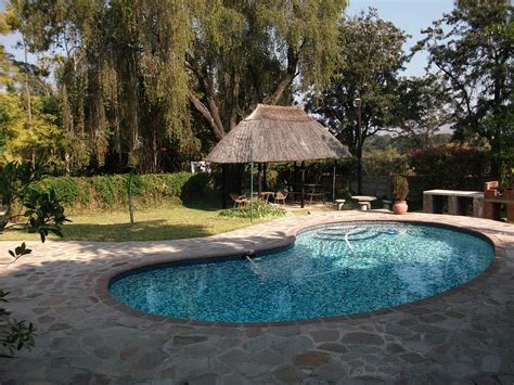 THE HOMESTEAD GUESTHOUSE - Prices & Guest house Reviews (Zimbabwe ...