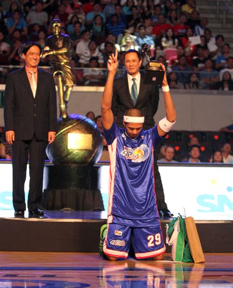 Arwind Santos is 2013 PBA MVP, Abueva Rookie of the Year | Inquirer Sports