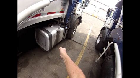 How do the hydraulics on a garbage truck work?? - YouTube