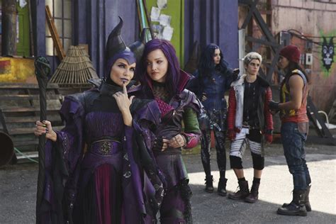 Picture-2-Descendants-5-shot.jpg?182df3