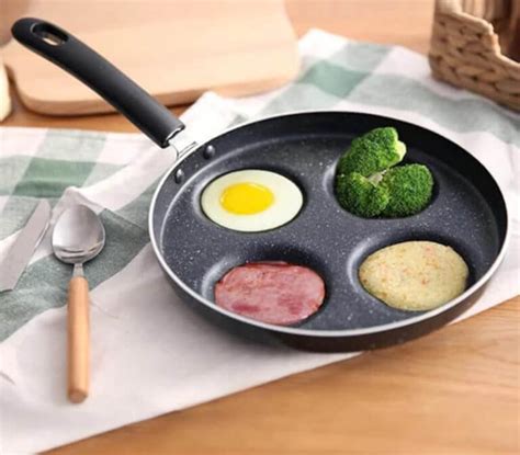 Best Omelette Pan 2021: Top Brands Review - DADONG