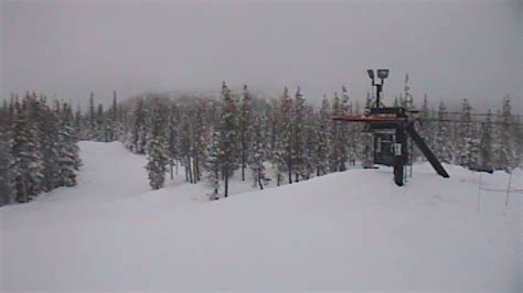 Snow falls on first skiers of the season at Hoodoo and Willamette Pass ...