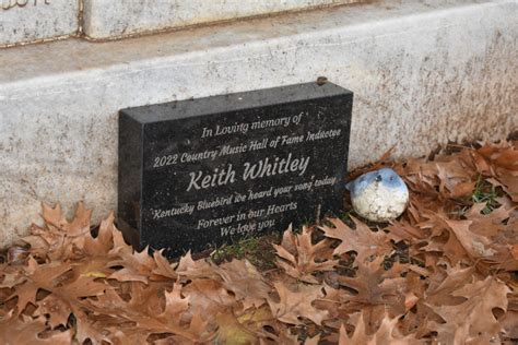 Paying a Visit to Keith Whitley - Saving Country Music